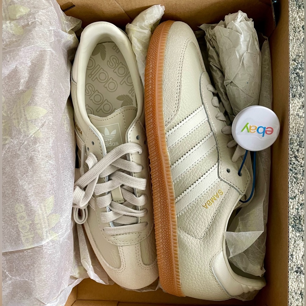 Brand new. In Box. Authenticated. Women’s size 6. Beige Aluminum Gum color.